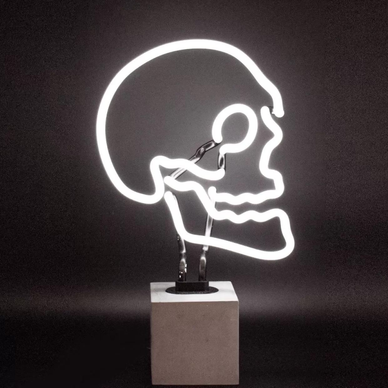 KARE Design Leuchtobjekte | Neon Leuchtdekoration Auf Betonsockel "Skull"